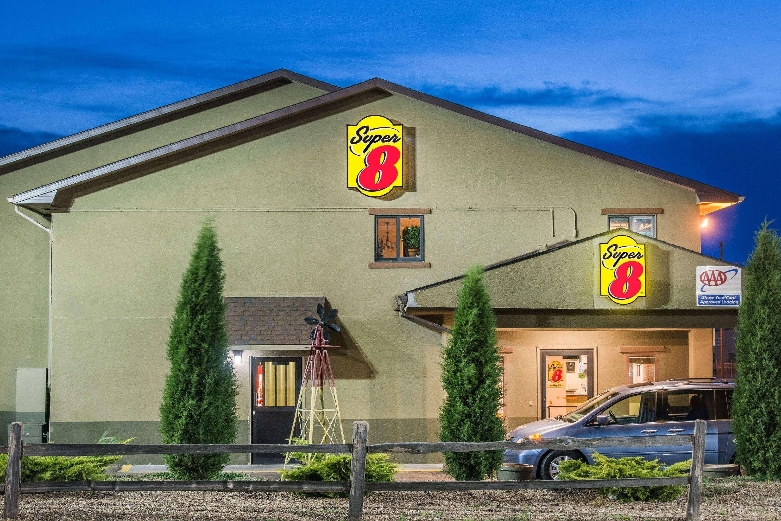 Super 8 By Wyndham Colby Motel Exterior photo